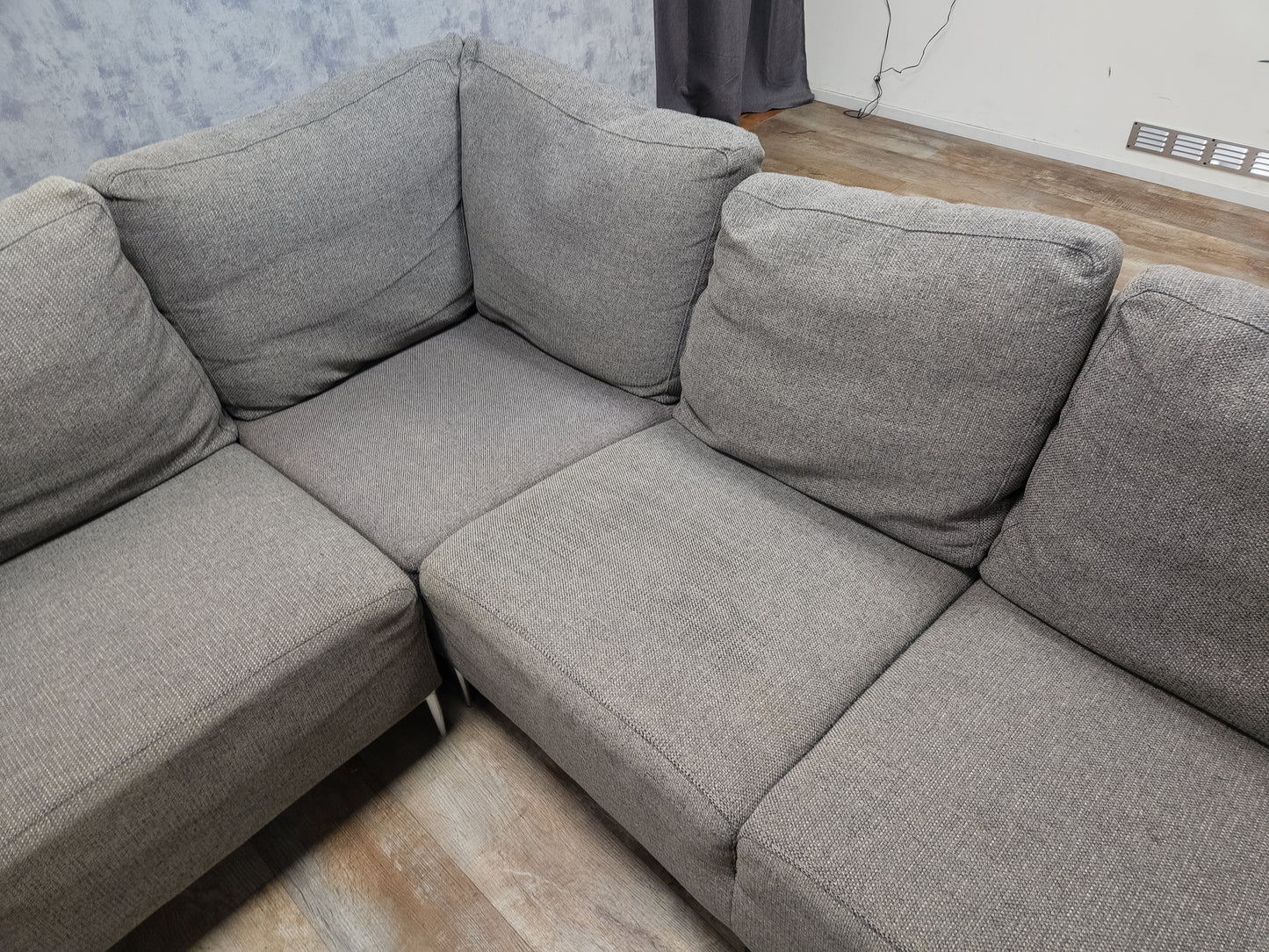 Mooi Grijs Hoekbank van MONTEL - BanxteL - 2dehandse Bankstellen