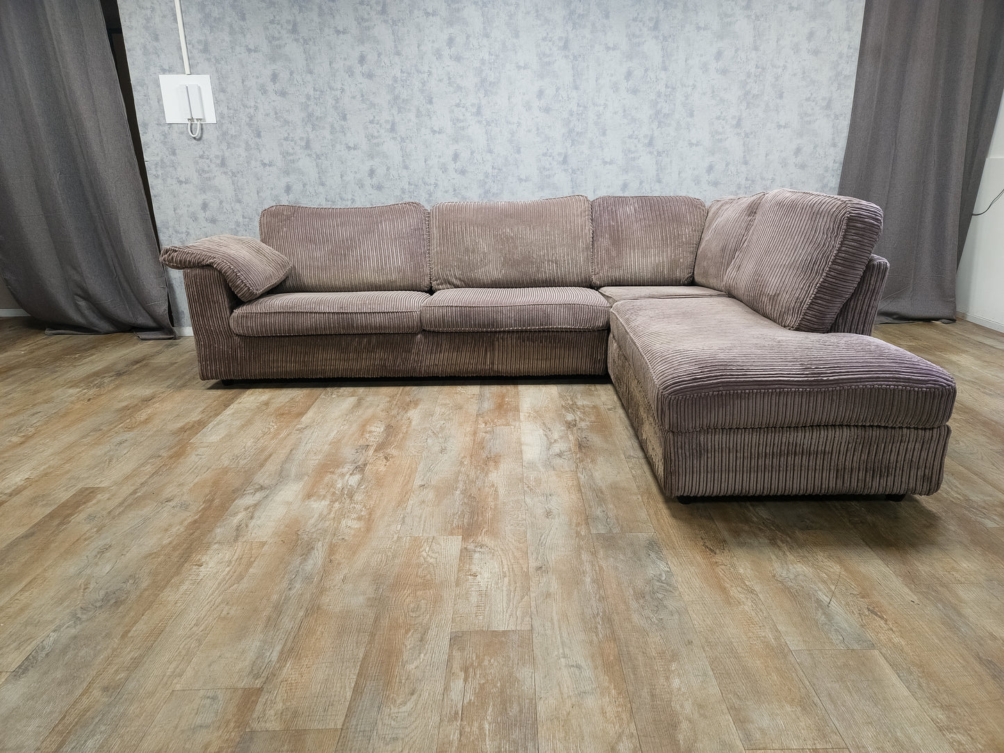 Mooi Taupe Ribstof Hoekbank
