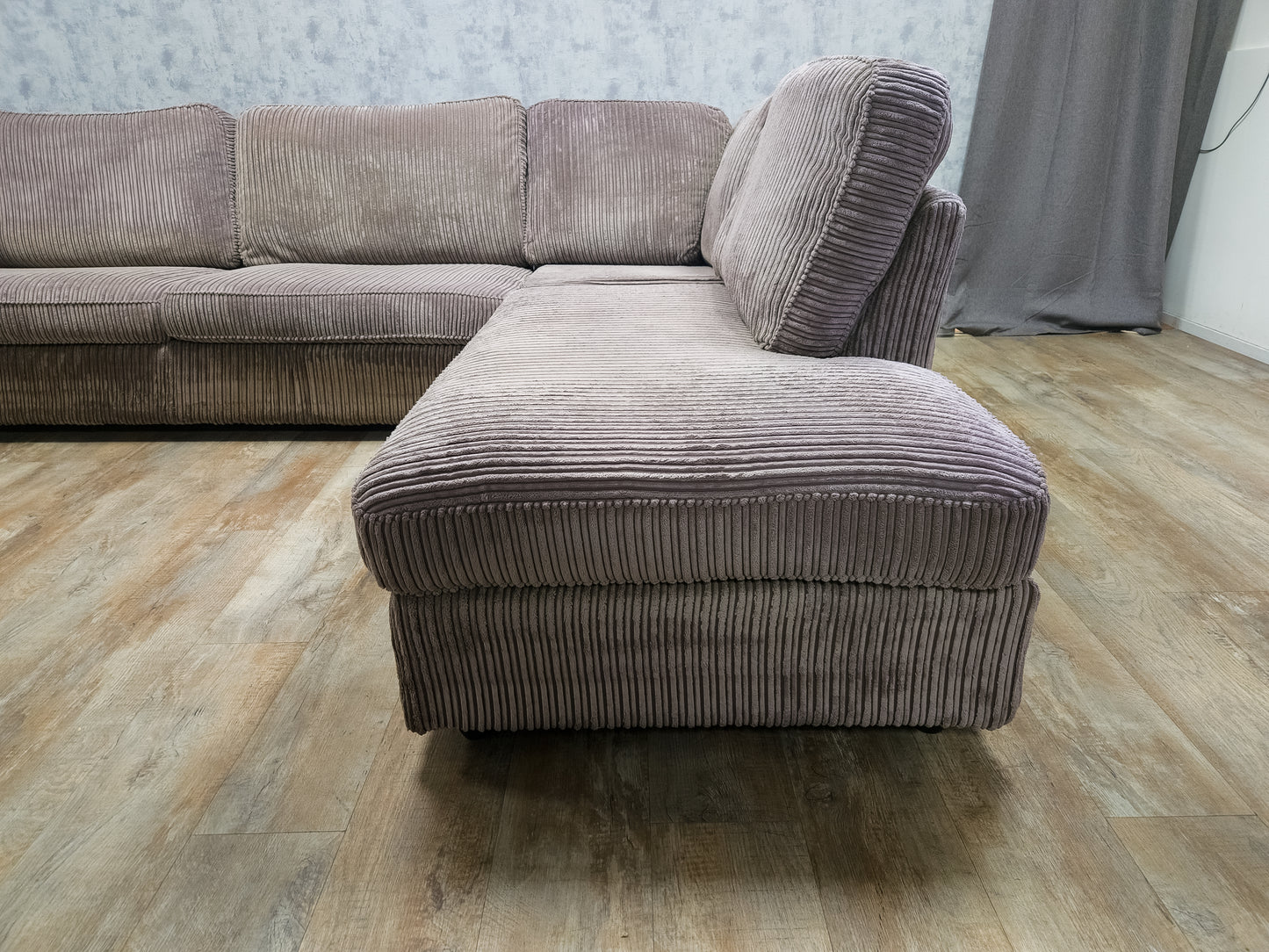 Mooi Taupe Ribstof Hoekbank