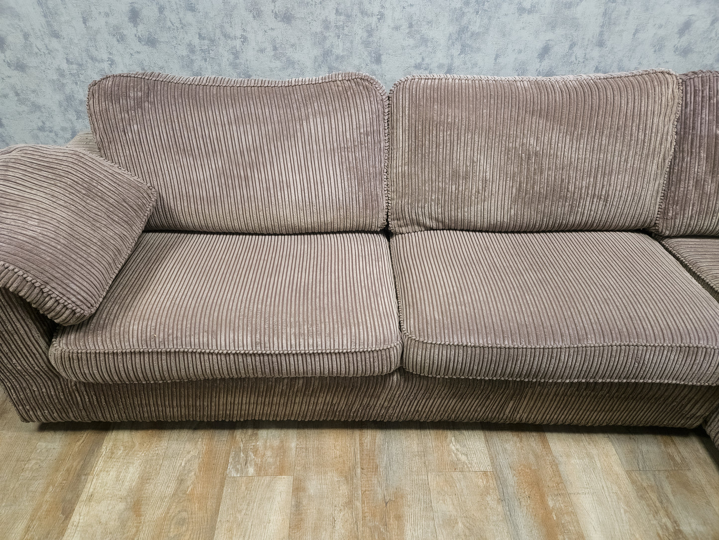 Mooi Taupe Ribstof Hoekbank
