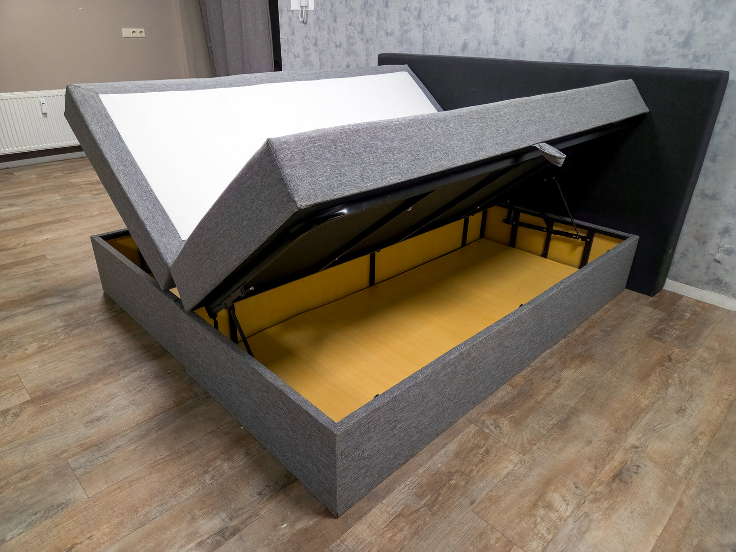 Mooi Grijs Boxpring Bed me Opbergruimte