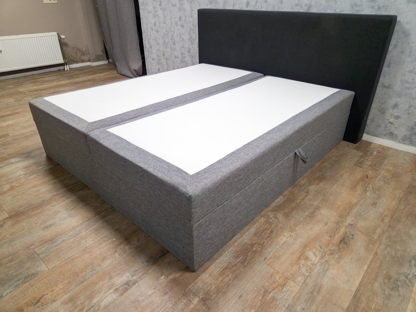 Mooi Grijs Boxpring Bed me Opbergruimte