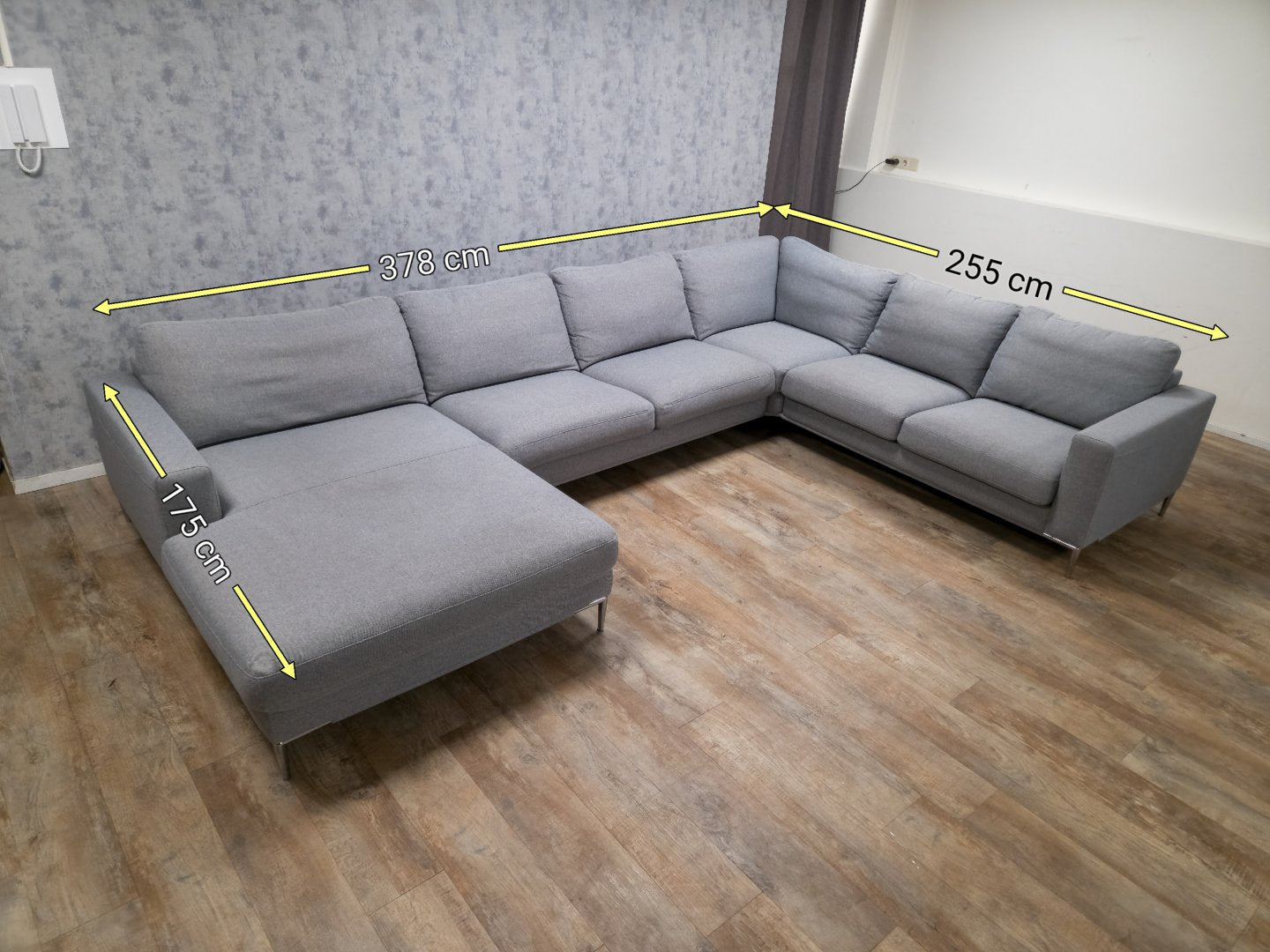 MOOI GROOT GRIJS U BANK van INHOUSE