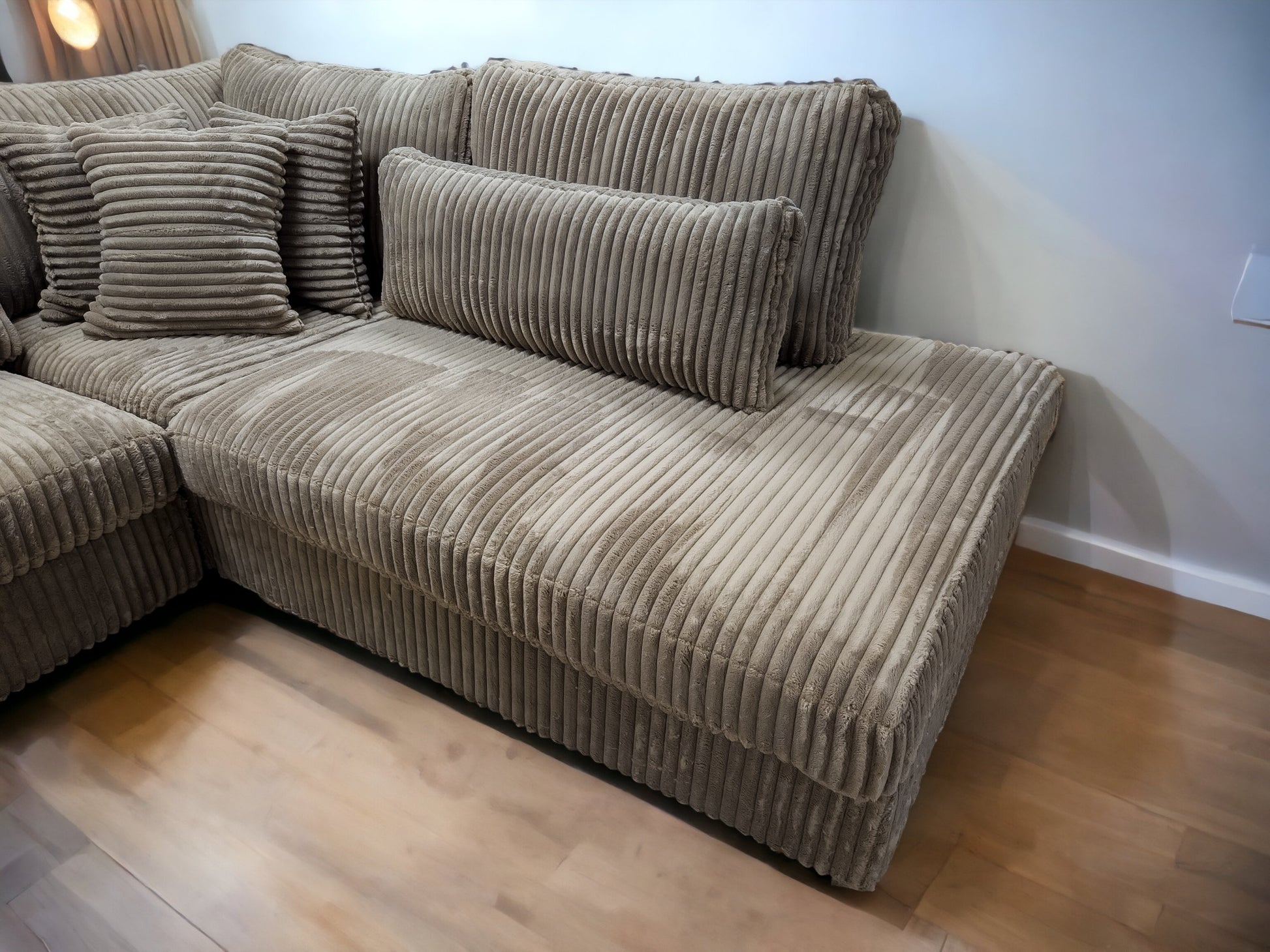 Mega Taupe Fluweel Ribstof Luxe Hoekbank - BanxteL - 2dehandse Bankstellen