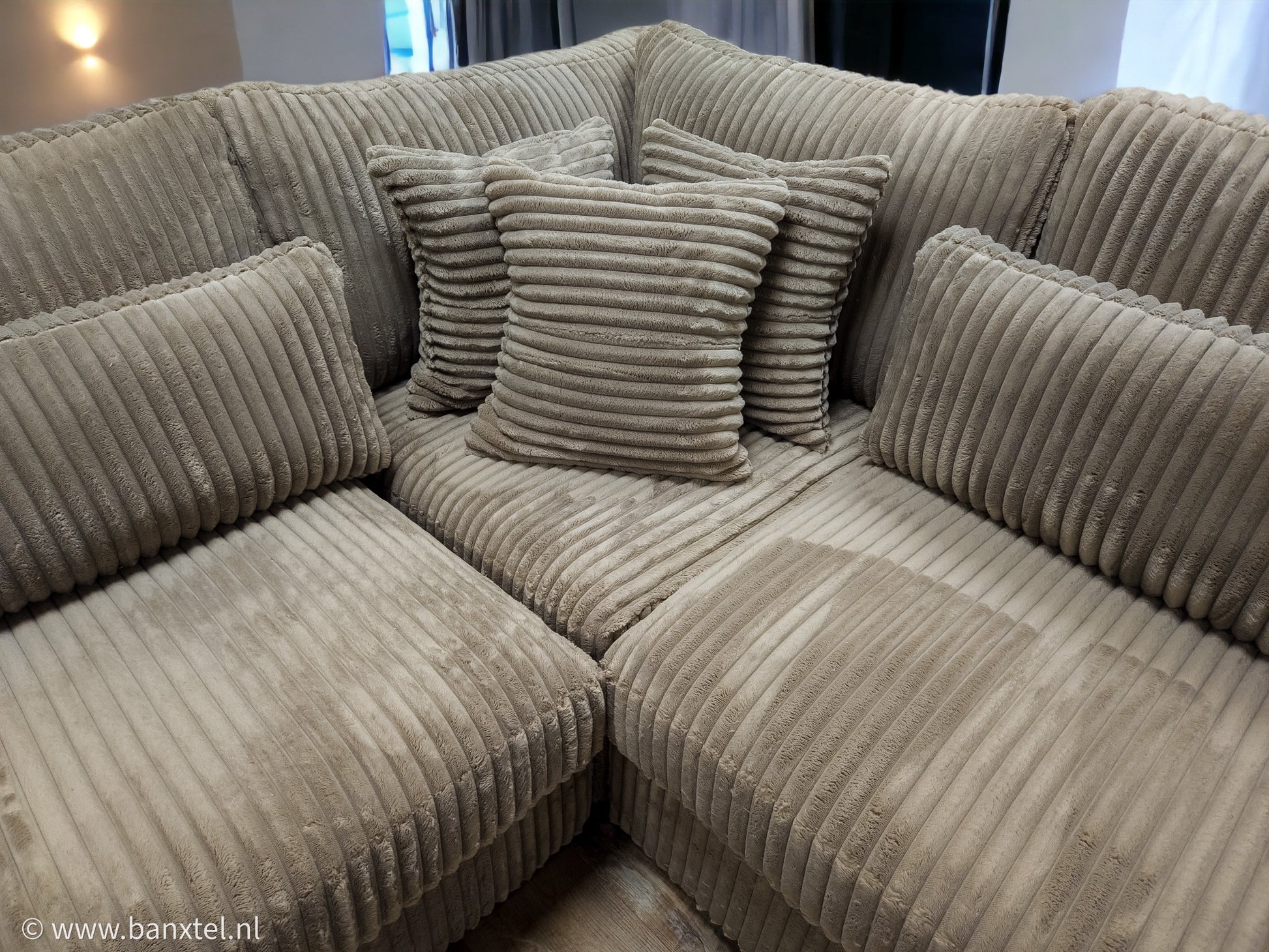 Mega Taupe Fluweel Ribstof Luxe Hoekbank - BanxteL - 2dehandse Bankstellen