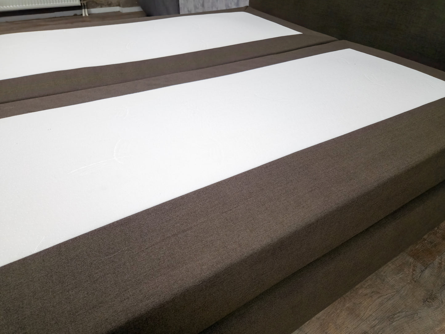 Zeer Mooi Bruin Taupe Boxpring Bed