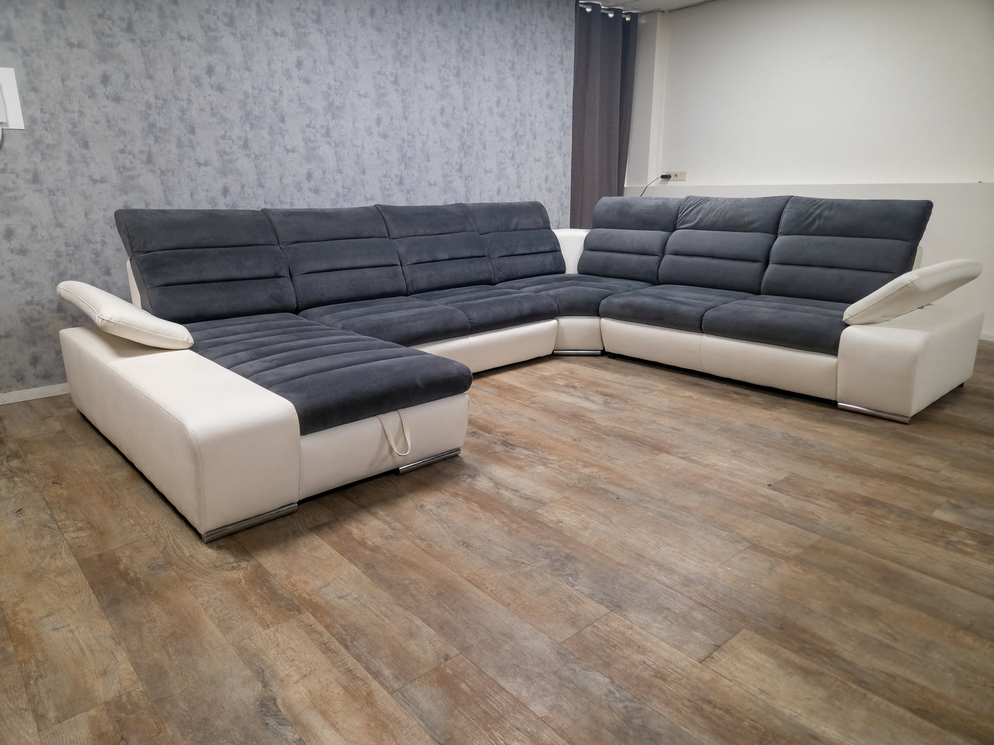 ZEER MOOI WIT en GRIJS MULTIFUNCTIONELE U BANK