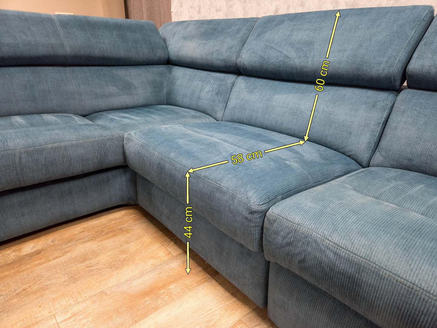 Zeer Mooi Aqua Blauwe Ribstof Hoekbank