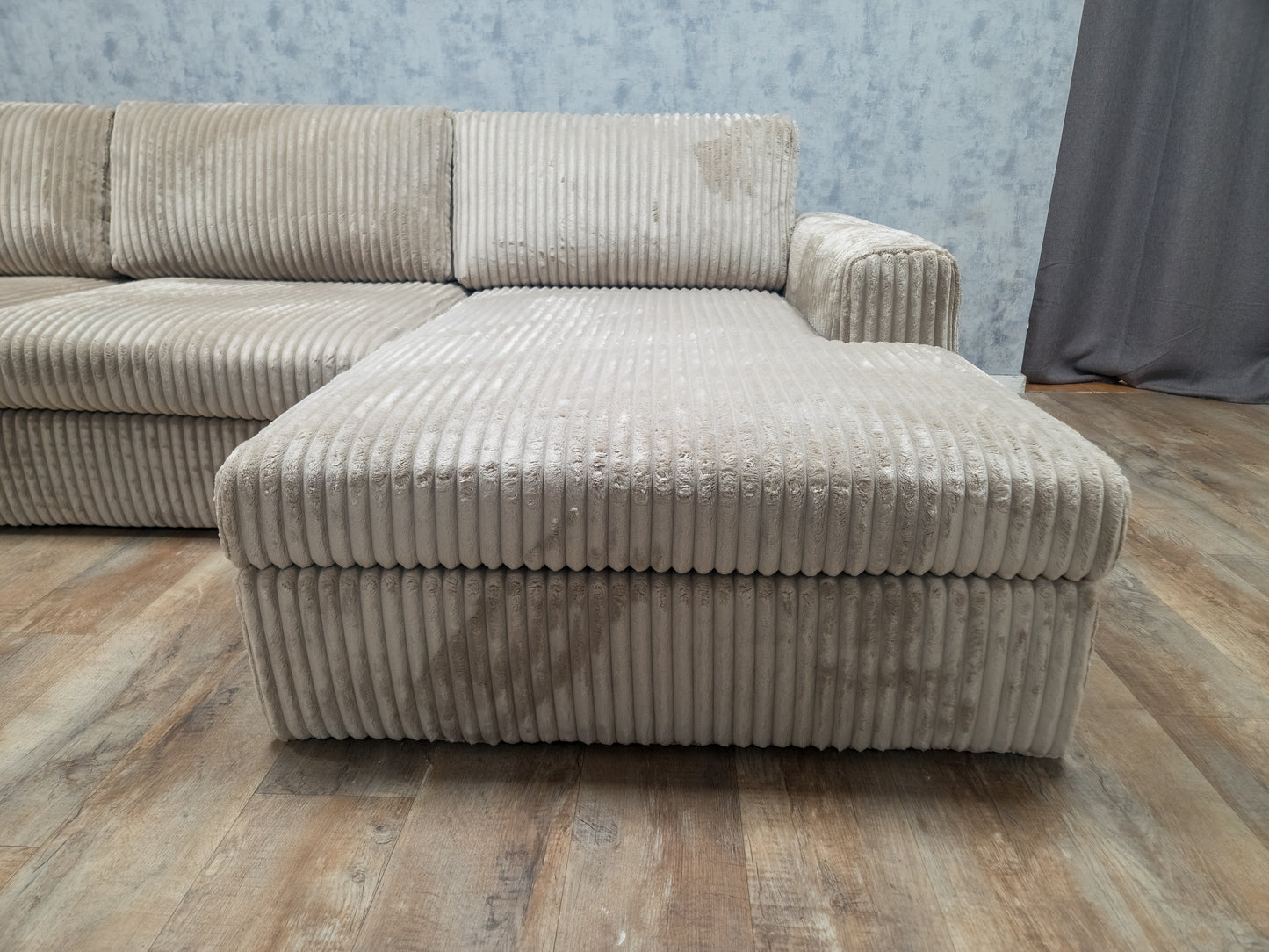 NIEUWE Taupe RIBSTOF Hoekbank