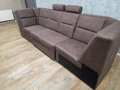 (Nieuwe) Mooie Bruine Rechte Bank - met Opberglade en Hoofdsteunen