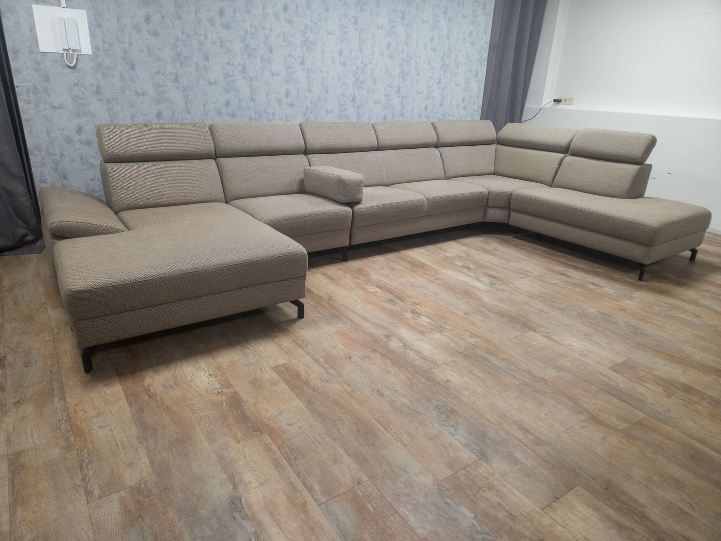 Luxe XXL Grote Beige MONTEL U-Bankstel – Design & Verstelbare Hoofdsteunen