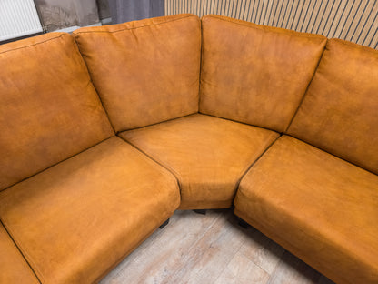 Zeer Mooi Conjac Hoekbank met Peofje